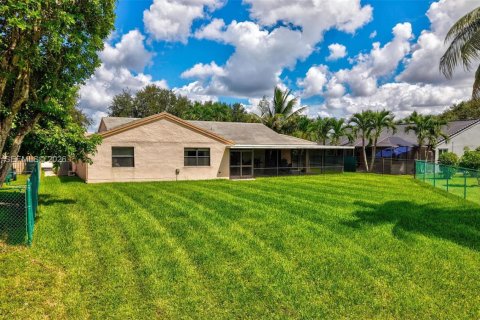 House in Davie, Florida 3 bedrooms, 182.09 sq.m. № 2392080 - photo 5