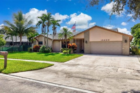 House in Davie, Florida 3 bedrooms, 182.09 sq.m. № 2392080