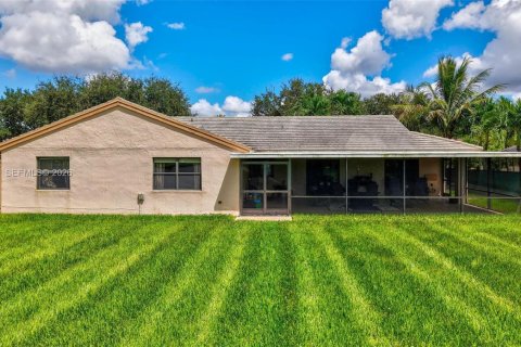 House in Davie, Florida 3 bedrooms, 182.09 sq.m. № 2392080 - photo 4