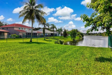 House in Davie, Florida 3 bedrooms, 182.09 sq.m. № 2392080 - photo 3