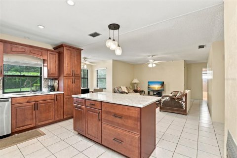 Villa ou maison à vendre à Orlando, Floride: 4 chambres, 211.82 m2 № 2398599 - photo 15