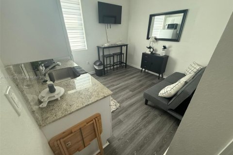 Снять в аренду кондоминиум в Хомстед, Флорида 1 спальня, 167.13м2, № 1979400 - фото 3