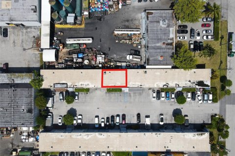 Propiedad comercial en venta en Doral, Florida № 2082756 - foto 16