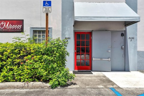 Propiedad comercial en venta en Doral, Florida № 2082756 - foto 22