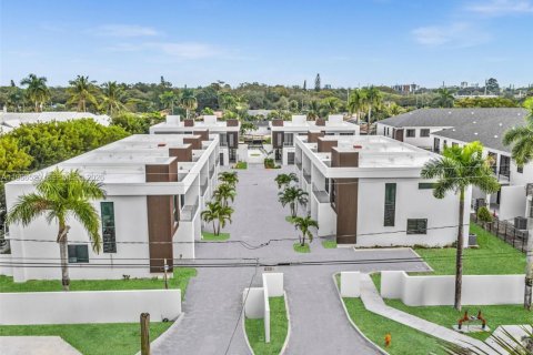 Touwnhouse à vendre à Dania Beach, Floride: 3 chambres, 193.42 m2 № 2028022 - photo 2