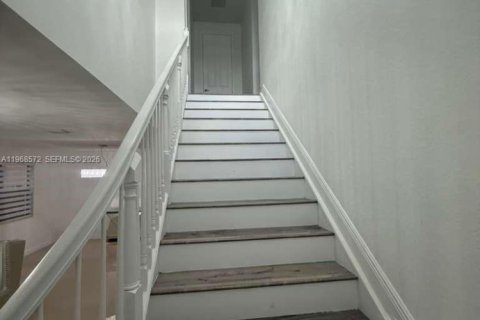 House in Doral, Florida 4 bedrooms, 324.69 sq.m. № 2030978 - photo 4