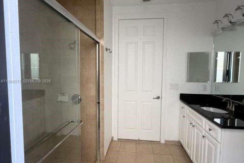 House in Doral, Florida 4 bedrooms, 324.69 sq.m. № 2030978 - photo 13