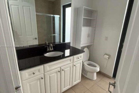 House in Doral, Florida 4 bedrooms, 324.69 sq.m. № 2030978 - photo 12