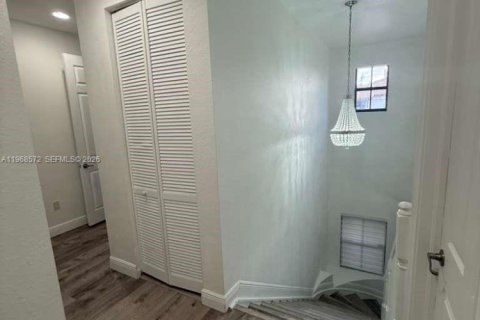 House in Doral, Florida 4 bedrooms, 324.69 sq.m. № 2030978 - photo 26