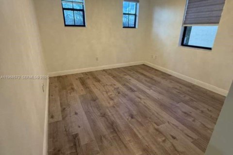 House in Doral, Florida 4 bedrooms, 324.69 sq.m. № 2030978 - photo 28