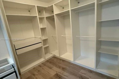 House in Doral, Florida 4 bedrooms, 324.69 sq.m. № 2030978 - photo 25