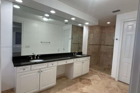 House in Doral, Florida 4 bedrooms, 324.69 sq.m. № 2030978 - photo 21