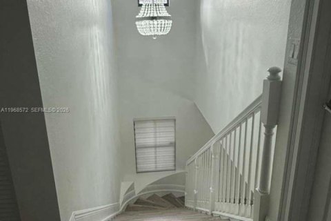 House in Doral, Florida 4 bedrooms, 324.69 sq.m. № 2030978 - photo 17