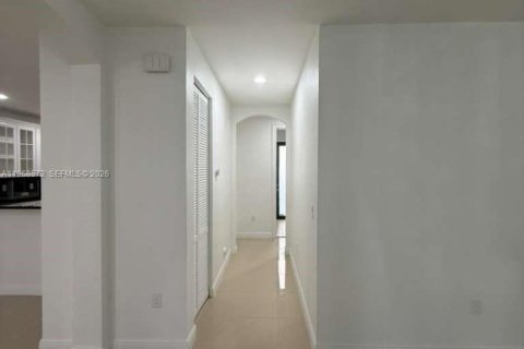 House in Doral, Florida 4 bedrooms, 324.69 sq.m. № 2030978 - photo 5