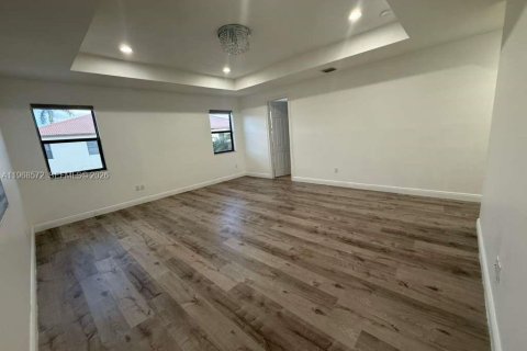 House in Doral, Florida 4 bedrooms, 324.69 sq.m. № 2030978 - photo 19
