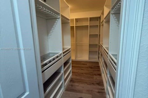 House in Doral, Florida 4 bedrooms, 324.69 sq.m. № 2030978 - photo 23