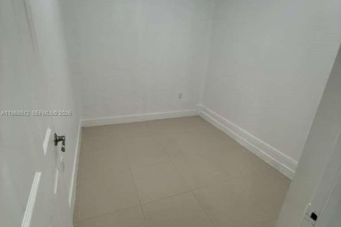 House in Doral, Florida 4 bedrooms, 324.69 sq.m. № 2030978 - photo 15