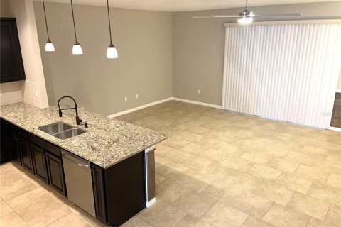Townhouse in Sarasota, Florida 3 bedrooms, 145.67 sq.m. № 2167073 - photo 5