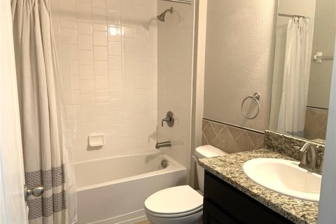 Townhouse in Sarasota, Florida 3 bedrooms, 145.67 sq.m. № 2167073 - photo 18