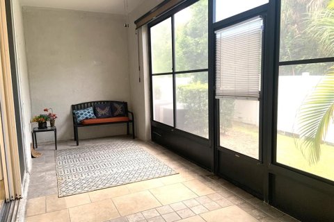 Townhouse in Sarasota, Florida 3 bedrooms, 145.67 sq.m. № 2167073 - photo 13