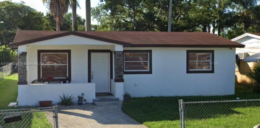 Casa en Miami, Florida 7 dormitorios, 172.98 m2 № 1949406