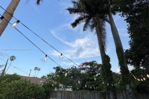 Casa en alquiler en Miami, Florida, 7 dormitorios, 172.98 m2 № 1949406 - foto 15
