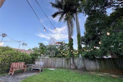 Casa en alquiler en Miami, Florida, 7 dormitorios, 172.98 m2 № 1949406 - foto 14