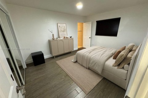 Casa en alquiler en Miami, Florida, 7 dormitorios, 172.98 m2 № 1949406 - foto 2
