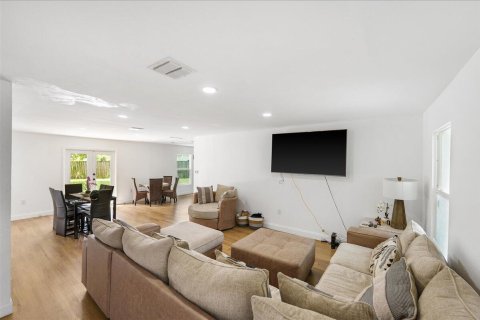 House in Port St. Lucie, Florida 4 bedrooms, 124.67 sq.m. № 2077872 - photo 4