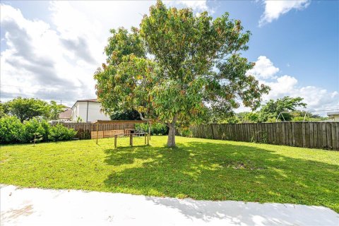 House in Port St. Lucie, Florida 4 bedrooms, 124.67 sq.m. № 2077872 - photo 16