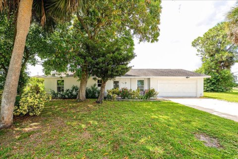 House in Port St. Lucie, Florida 4 bedrooms, 124.67 sq.m. № 2077872 - photo 2