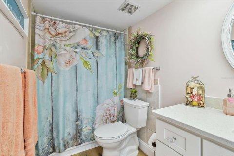 Condo in Largo, Florida, 2 bedrooms  № 1724839 - photo 23