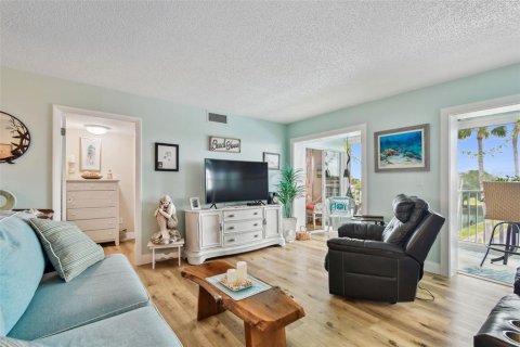 Condo in Largo, Florida, 2 bedrooms  № 1724839 - photo 14