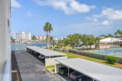 Condo in Largo, Florida, 2 bedrooms  № 1724839 - photo 8