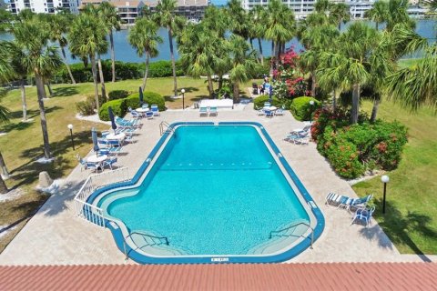 Condo in Largo, Florida, 2 bedrooms  № 1724839 - photo 4