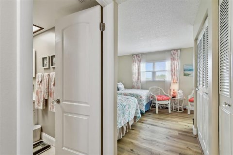 Condo in Largo, Florida, 2 bedrooms  № 1724839 - photo 25