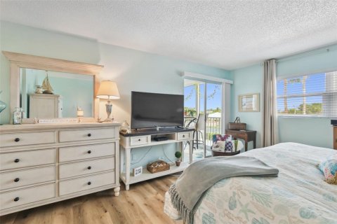 Condo in Largo, Florida, 2 bedrooms  № 1724839 - photo 20