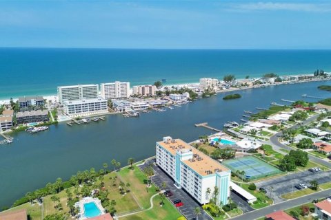 Condo in Largo, Florida, 2 bedrooms  № 1724839 - photo 1