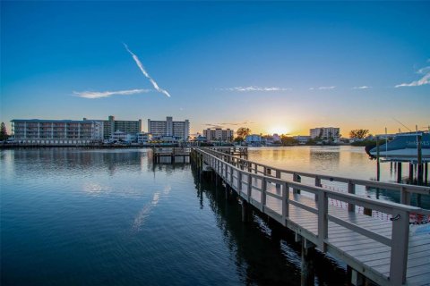 Condo in Largo, Florida, 2 bedrooms  № 1724839 - photo 5