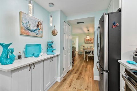 Condo in Largo, Florida, 2 bedrooms  № 1724839 - photo 12