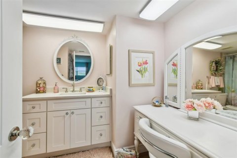 Condo in Largo, Florida, 2 bedrooms  № 1724839 - photo 22