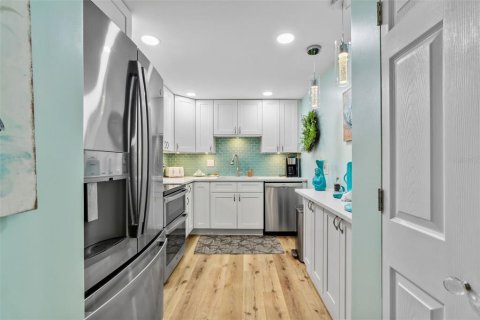 Condo in Largo, Florida, 2 bedrooms  № 1724839 - photo 10