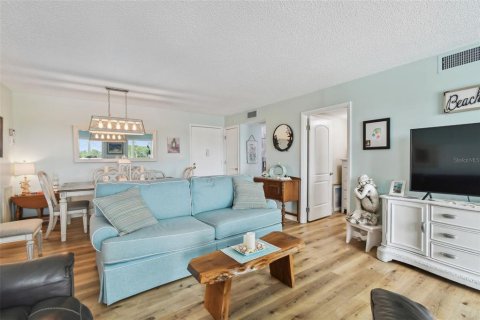 Condo in Largo, Florida, 2 bedrooms  № 1724839 - photo 15