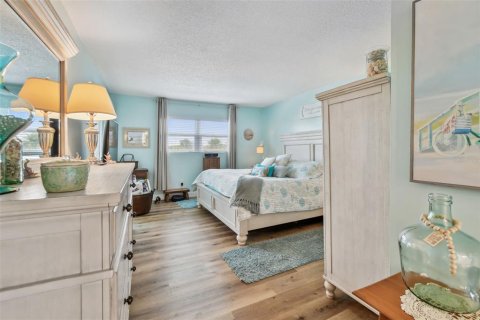 Condo in Largo, Florida, 2 bedrooms  № 1724839 - photo 17