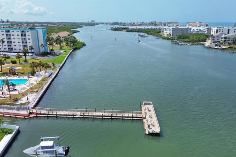 Condo in Largo, Florida, 2 bedrooms  № 1724839 - photo 2