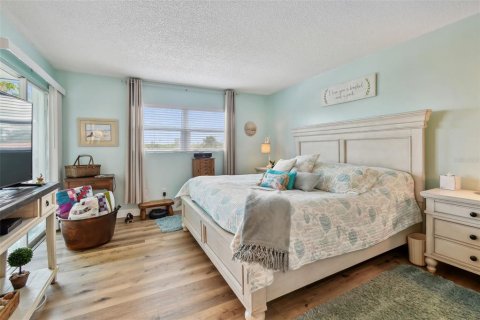 Condo in Largo, Florida, 2 bedrooms  № 1724839 - photo 18