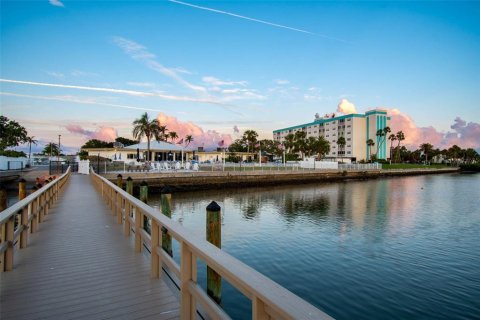 Condo in Largo, Florida, 2 bedrooms  № 1724839 - photo 30