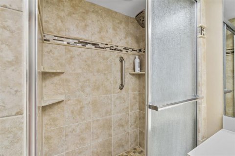 Condo in Largo, Florida, 2 bedrooms  № 1724839 - photo 28