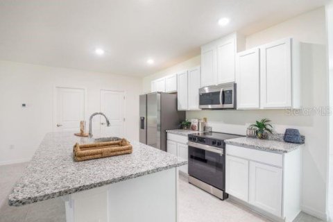 House in Edgewater, Florida 5 bedrooms, 190.64 sq.m. № 2138762 - photo 5