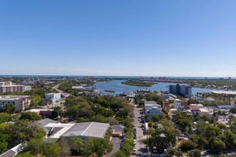House in Edgewater, Florida 5 bedrooms, 190.64 sq.m. № 2138762 - photo 21